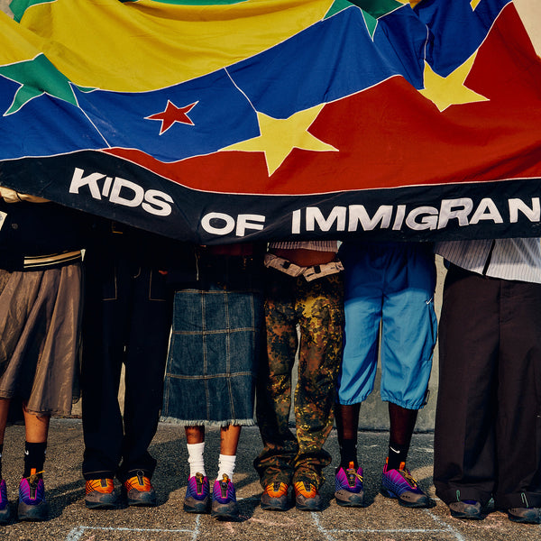 Features | NIKE AIR MAX SNDR SP x KIDS OF IMMIGRANTS｜【公式