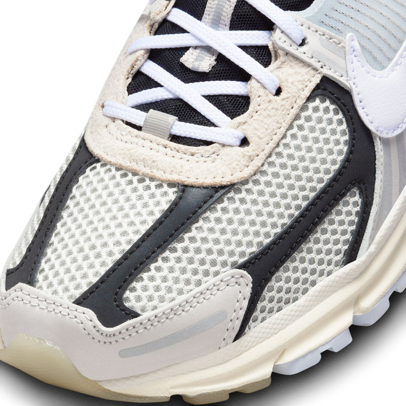 NIKE(ナイキ)｜NIKE ZOOM VOMERO PRM(ナイキズームヴォメオピーアールエム)｜【公式通販 UNIONT TOKYO】｜ユニオントーキョー
