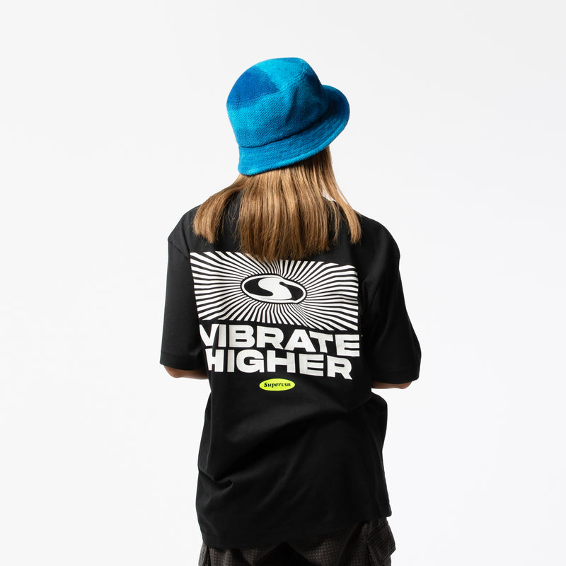 SUPERVSN STUDIOS(スーパーヴィジョンストゥディオス)｜VIBRATE HIGHER TEE(ヴァイブレイトハイヤーティー)｜【公式通販 UNION TOKYO】｜ユニオントーキョー