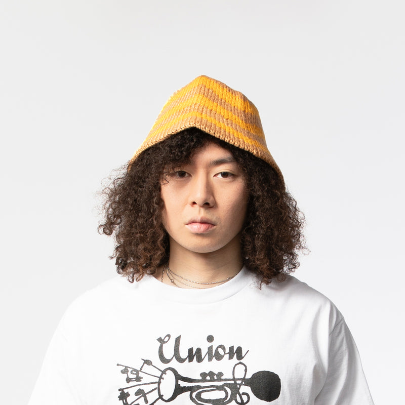 SUPERVSN STUDIOS（スーパーヴィジョンストゥディオス）/ ACCESSORIES（アクセサリー）/ STRIPED KNIT BUCKET HAT商品 / GOLD