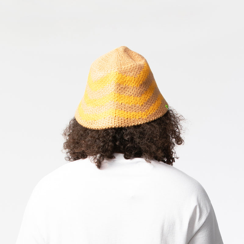 SUPERVSN STUDIOS（スーパーヴィジョンストゥディオス）/ ACCESSORIES（アクセサリー）/ STRIPED KNIT BUCKET HAT商品 / GOLD