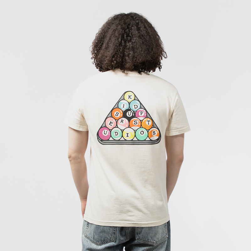 KidSuper(キッドスーパー)｜BILLIARDS TEE - CREAM(ビリヤーズティークリーム)｜【公式通販 UNION TOKYO】｜ユニオントーキョー