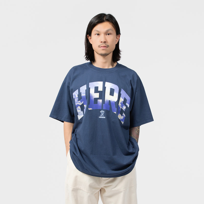 ONLINE CERAMICS（オンラインセラミックス）/ TOPS（トップス）/ Here Sky Navy SS Tee商品 / Navy