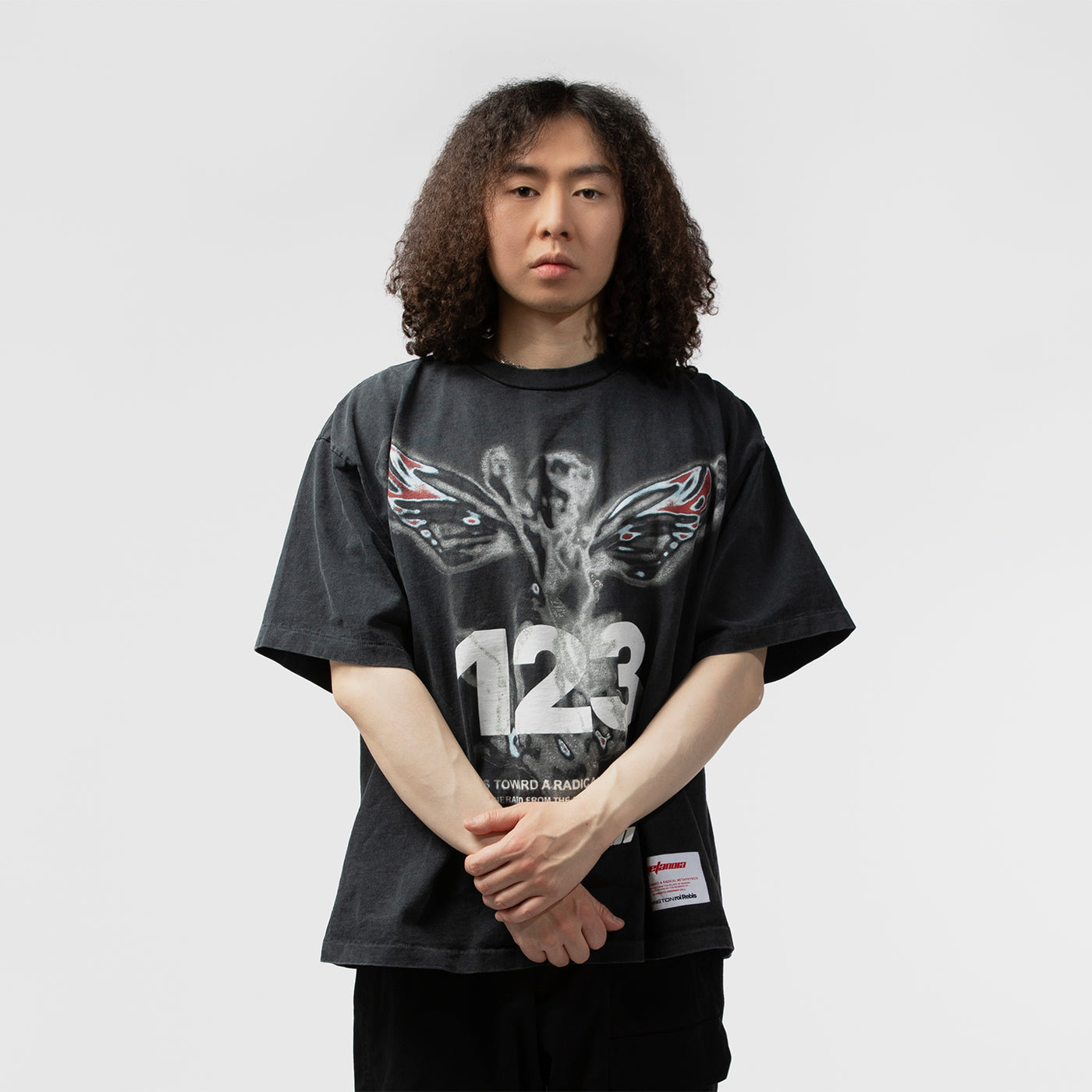 IN TIMES LIKE THESE CVA TEE｜RRR123｜TOPS（トップス）｜【公式通販