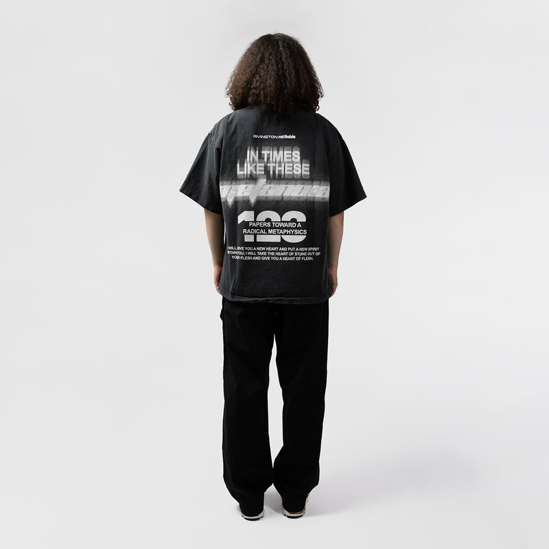 RRR123（トリプルアール）/ TOPS（トップス）/ IN TIMES LIKE THESE  CVA TEE商品 / MECHANIC BLACK / GREY