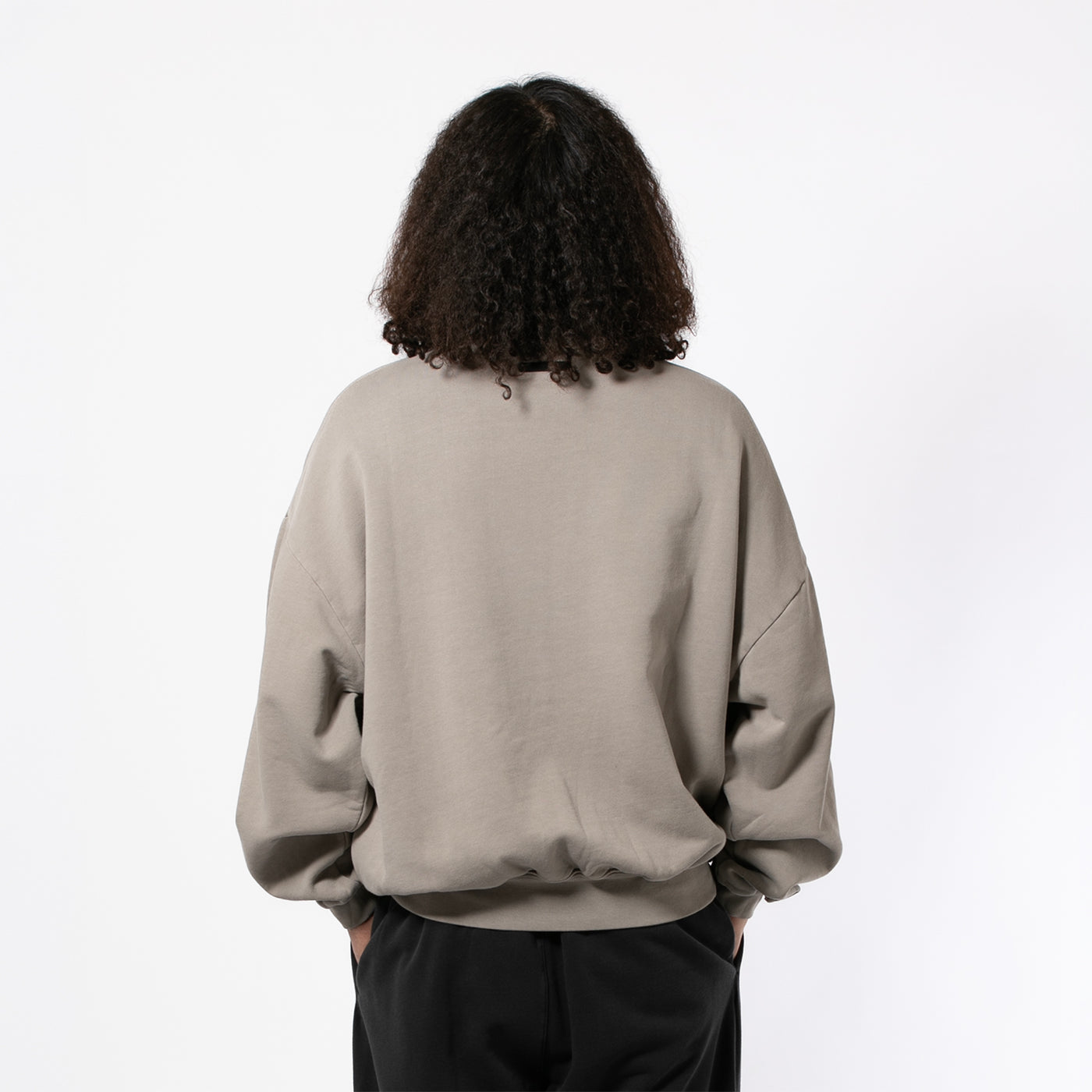 TRAINING 90S CREWNECK SWEATWSHIRT｜ESSENTIALS｜TOPS（トップス