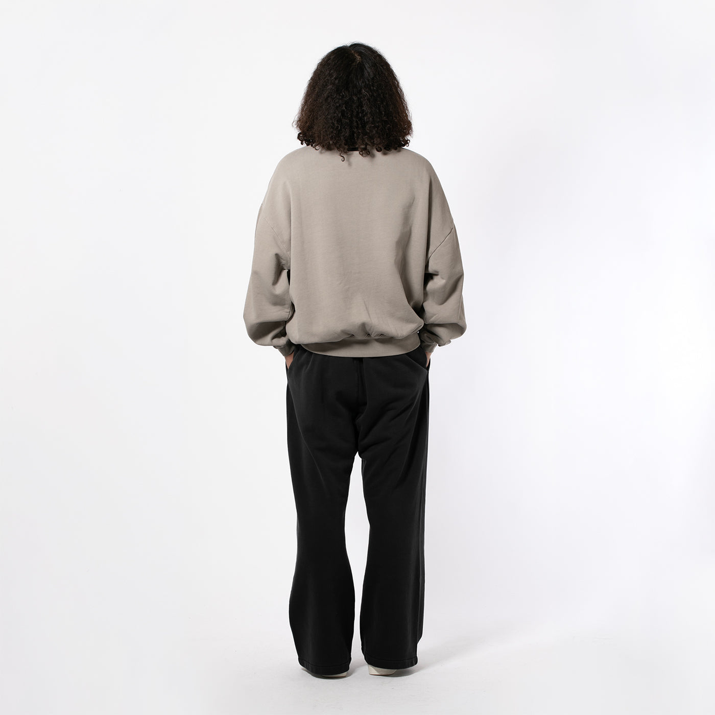 TRAINING 90S CREWNECK SWEATWSHIRT｜ESSENTIALS｜TOPS（トップス
