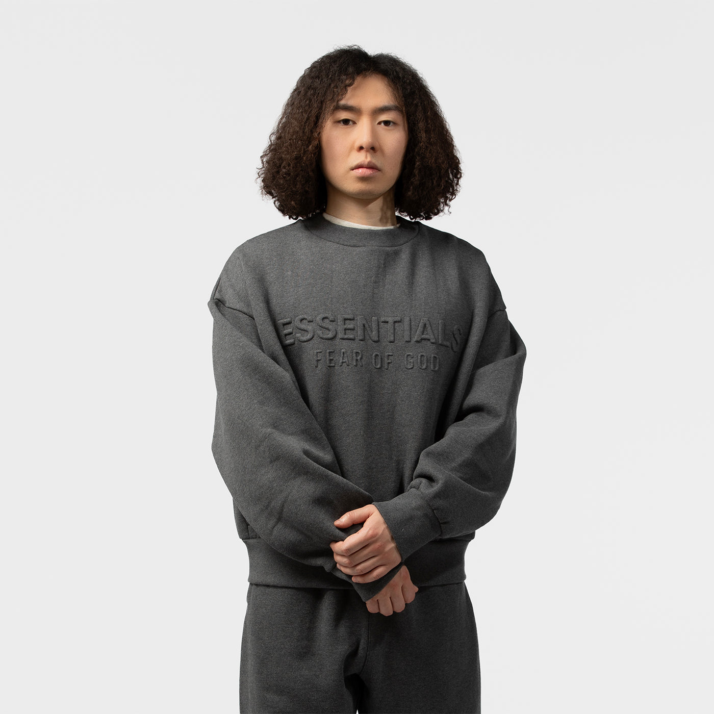 CLASSIC CREWNECK SWEATSHIRT｜ESSENTIALS｜TOPS（トップス）｜【公式