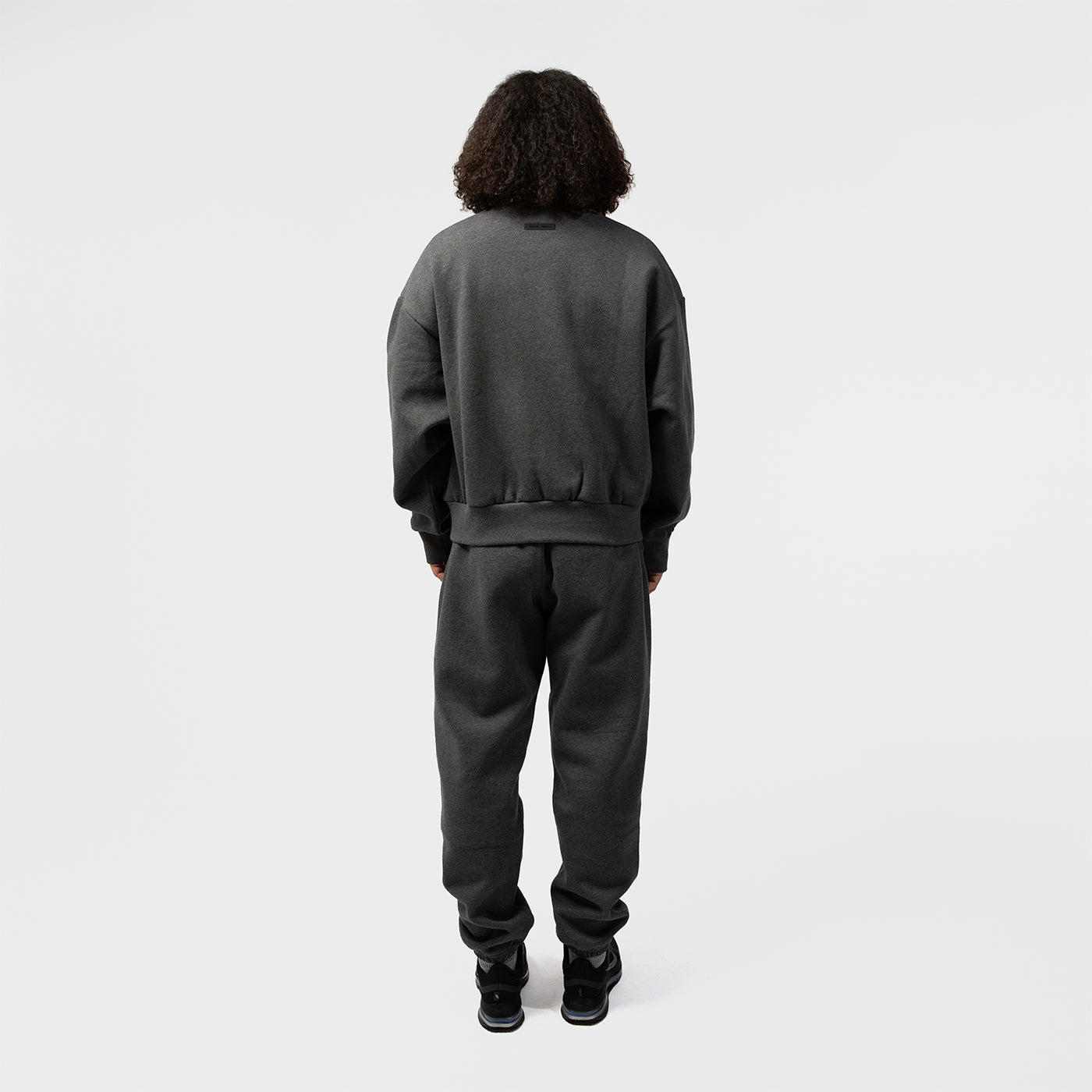 CLASSIC CREWNECK SWEATSHIRT｜ESSENTIALS｜TOPS（トップス）｜【公式