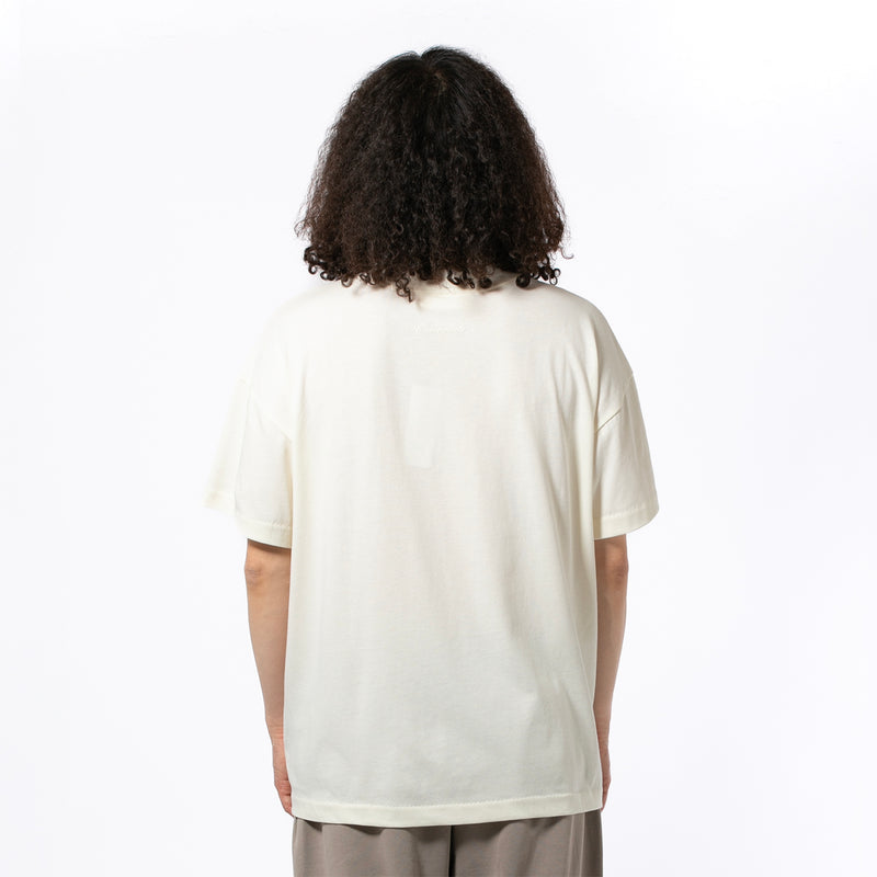 SIGNATURE ESSENTIAL TEE｜ESSENTIALS｜TOPS（トップス）｜【公式通販