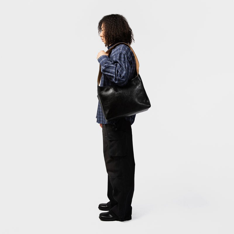 【週末まで価格】OUR LEGACY BLACK LEATHER 80 GRANDE BRICK BAG｜OUR LEGACY｜ACCESSORIES（アクセサリー）｜【公式