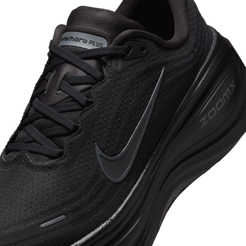 NIKE（ナイキ）/ SHOES（シューズ）/ Nike Vomero Plus商品 / BLACK/DK SMOKE GREY-MTLC DARK GREY