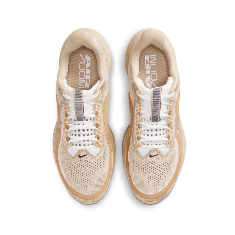 NIKE（ナイキ）/ SHOES（シューズ）/ Nike Pegasus Premium SP商品 / MUSHROOM/METALLIC SILVER-WHITE