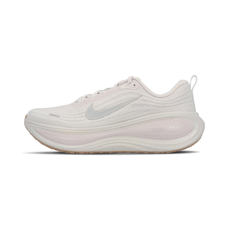 NIKE（ナイキ）/ SHOES（シューズ）/ NIKE VOMERO PLUS SPECKLE商品 / VAST GREY/WOLF GREY-OFF WHITE-HEMP
