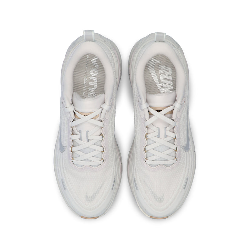 NIKE（ナイキ）/ SHOES（シューズ）/ NIKE VOMERO PLUS SPECKLE商品 / VAST GREY/WOLF GREY-OFF WHITE-HEMP