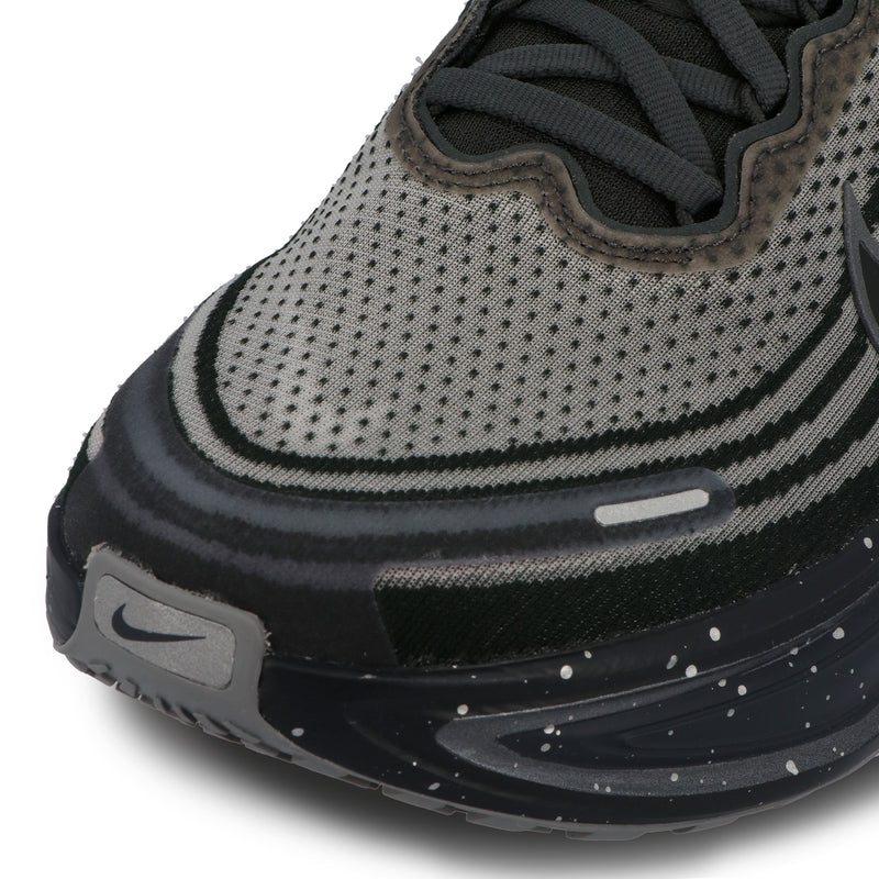 NIKE（ナイキ）/ SHOES（シューズ）/ NIKE VOMERO PLUS SPECKLE商品 / ANTHRACITE/BLACK-DARK OBSIDIAN-OBSIDIAN