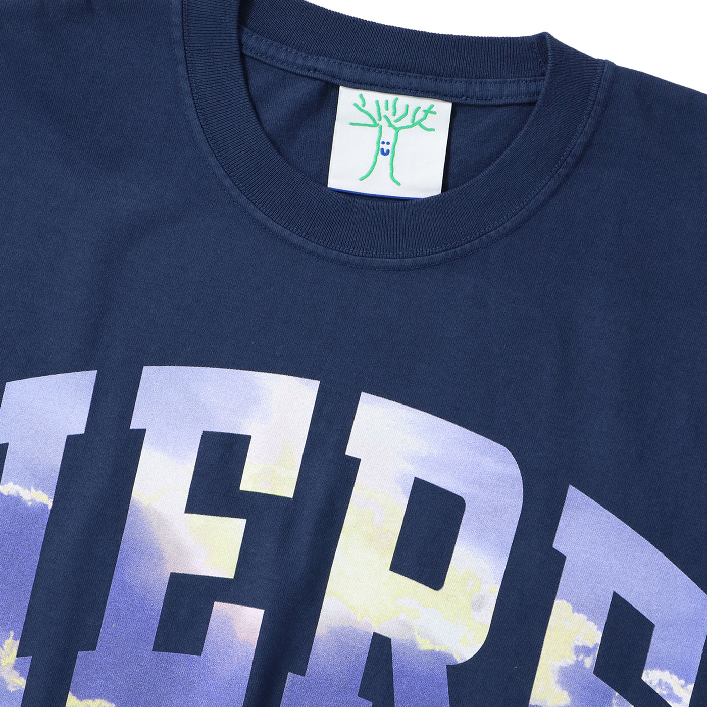 HERE SKY NAVY SS TEE｜ONLINE CERAMICS｜TOPS（トップス）｜【公式