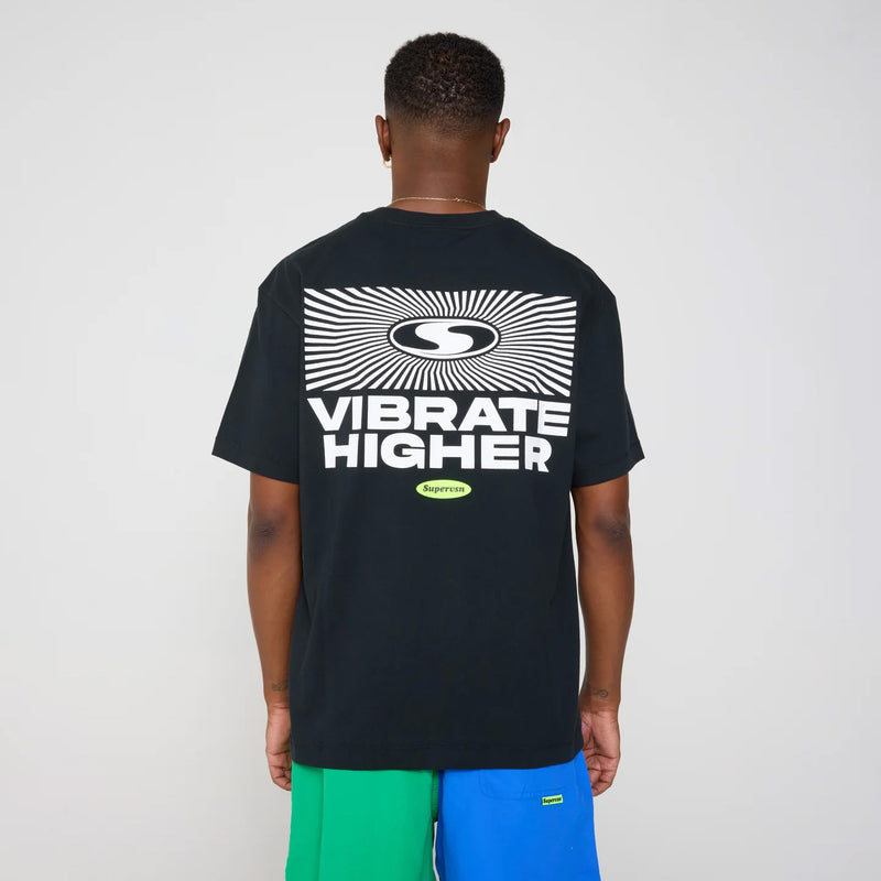 SUPERVSN STUDIOS(スーパーヴィジョンストゥディオス)｜VIBRATE HIGHER TEE(ヴァイブレイトハイヤーティー)｜【公式通販 UNION TOKYO】｜ユニオントーキョー