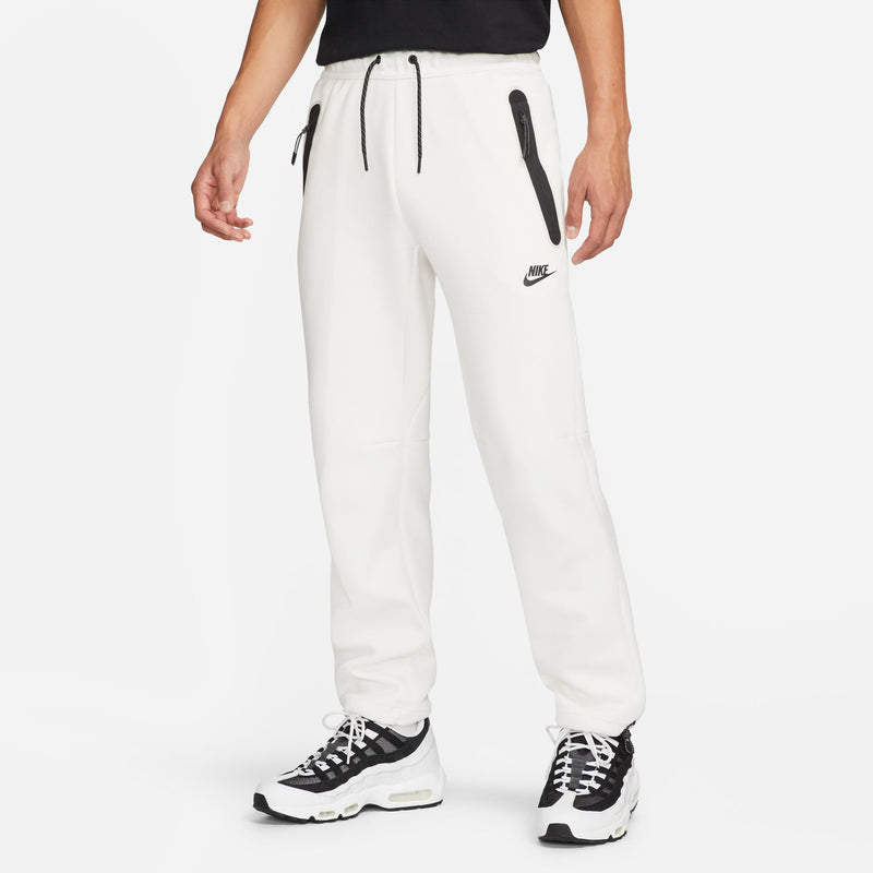 NIKE (ナイキ)｜NIKE NSW TECH FLEECE PANTS(ナイキ NSW テックフリース パンツ)｜【公式通販 UNIONT TOKYO】｜ユニオントーキョー